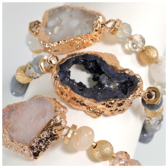 (SOLD)NWT Electroplated Natural Raw Stone Bracelet - Picture 7 of 8